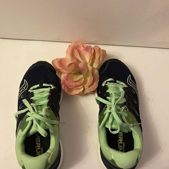 💥Saucony Trumph ISO 4, navy/ Mnt Size : 5 US - Picture 4 of 8